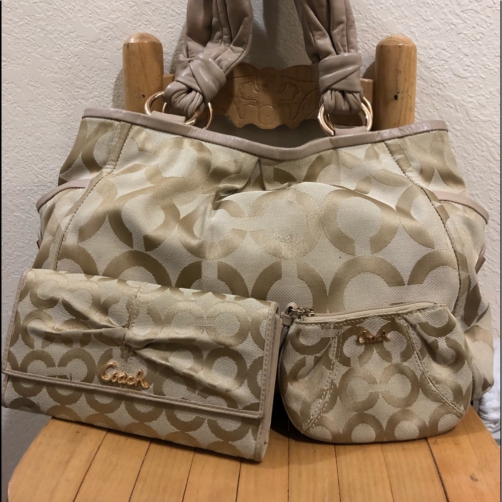 Coach Purse wallet and coin slip with dust bag